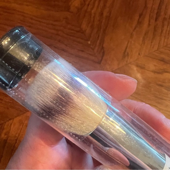 IT Cosmetics Heavenly Luxe Bye Bye Foundation Brush - Picture 4 of 6